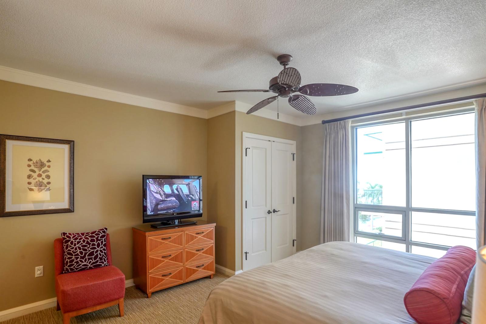 Beautiful guest suite with ample closet space