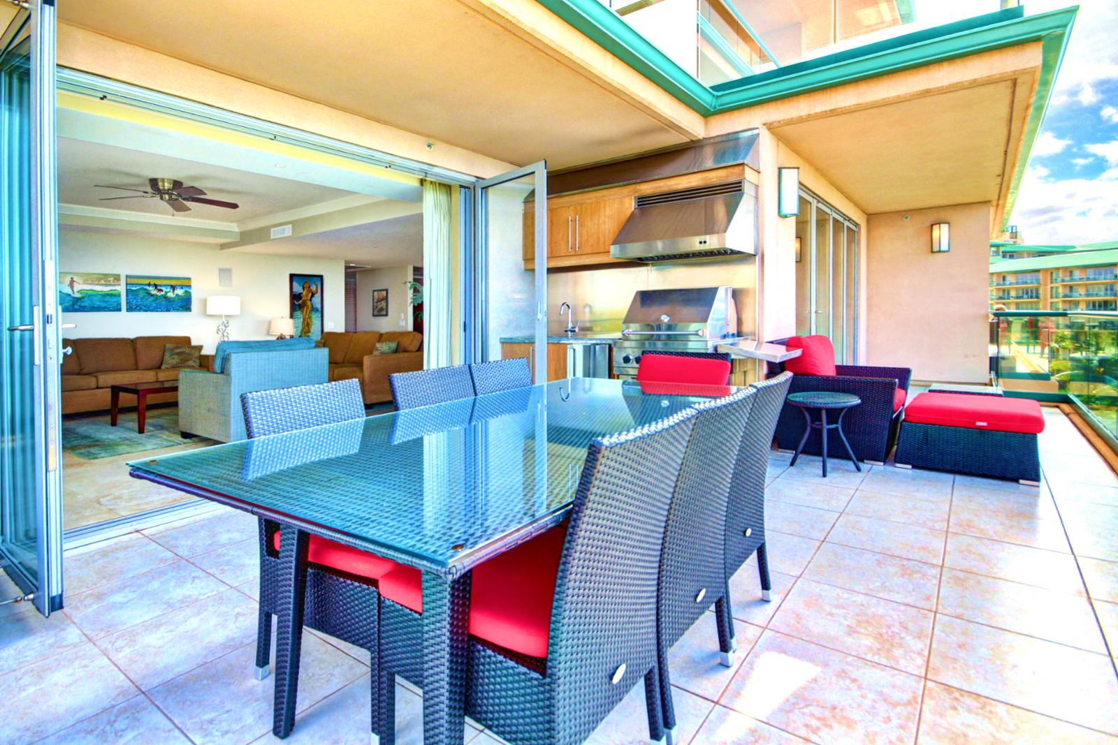 Large Lanai with outdoor kitchen and plenty of seating for all. 