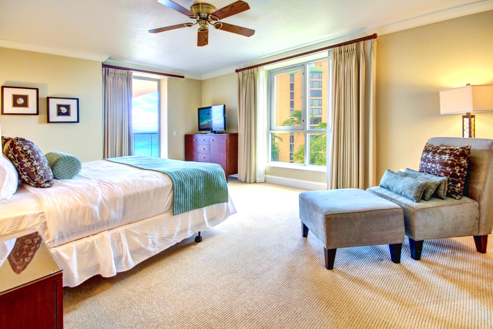 Large master bedroom with king size bed and private entrance to the lanai.