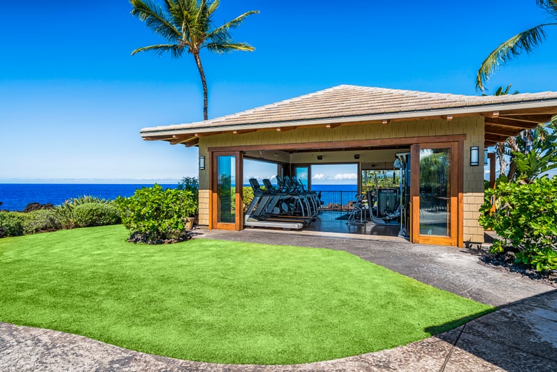 Stay fit in paradise at Hali‘i Kai’s oceanfront fitness hale. Work out with the Pacific as your motivation.
