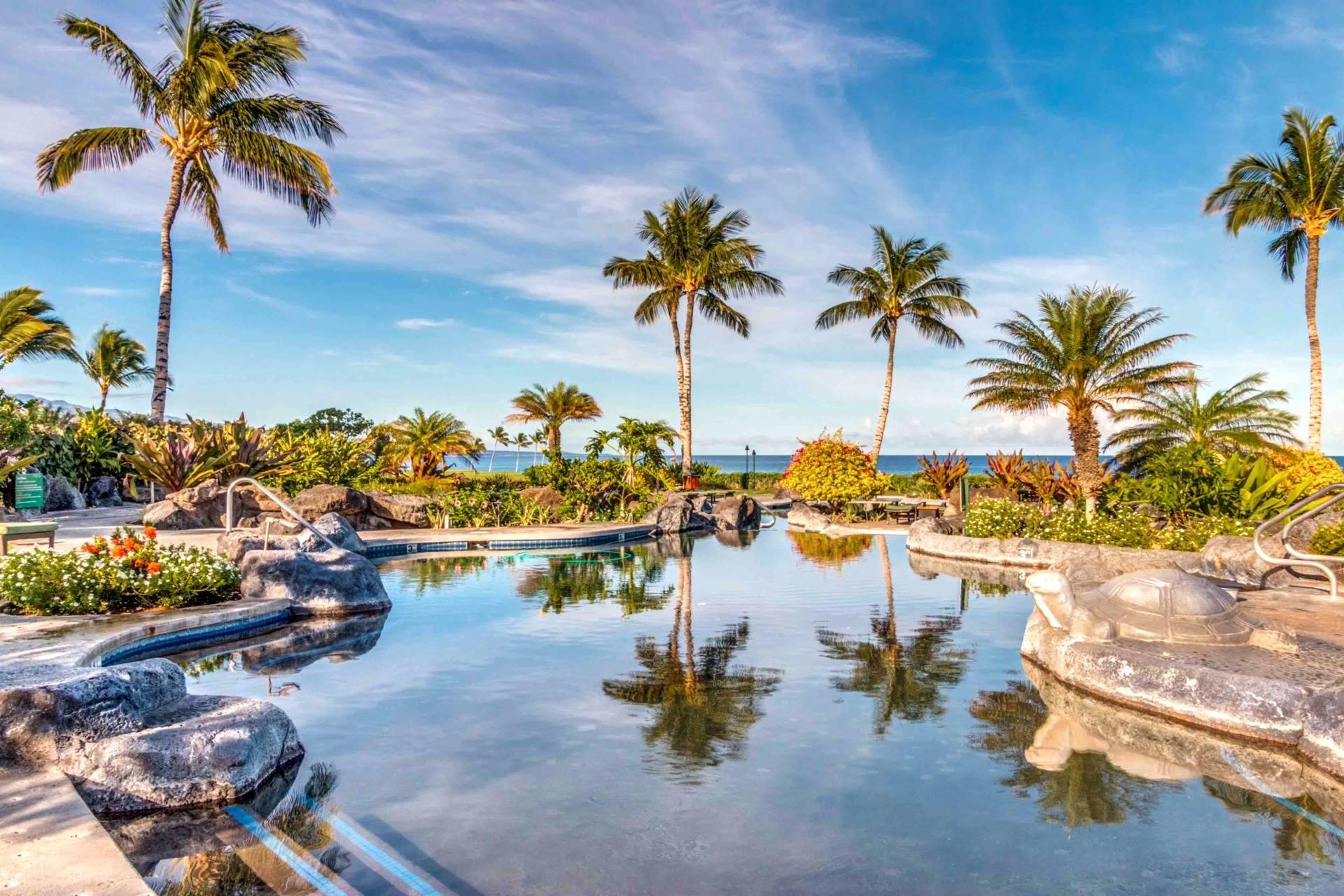 A resort-style pool just steps from the Pacific Ocean? Yes, please. At Hali‘i Kai, paradise is just a towel away.