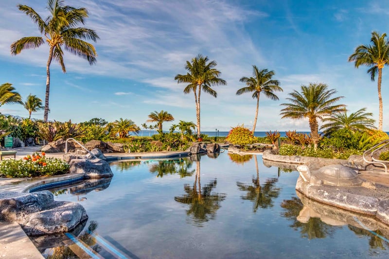 A resort-style pool just steps from the Pacific Ocean? Yes, please. At Hali‘i Kai, paradise is just a towel away.