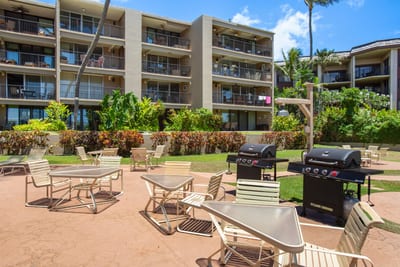 Hale Ono Loa offers oceanfront BBQ grills, outdoor dining areas, lush tropical landscaping & beautiful Maui views