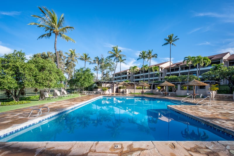 Kaanapali Royal’s inviting pool area is perfect for relaxing or socializing under the Hawaiian sun. It’s a vibrant hub of island life.
