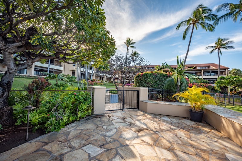 The quiet elegance of Kaanapali Royal invites relaxation and reflection. Here, the beauty of the island is your constant companion.