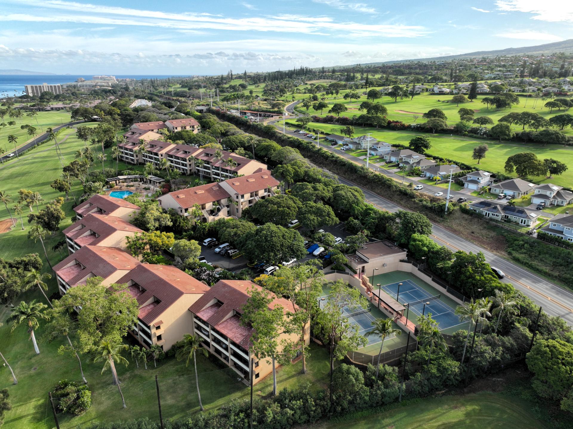 Kaanapali Royal’s elegant architecture complements the island’s natural beauty. Every detail reflects a commitment to comfort and style.