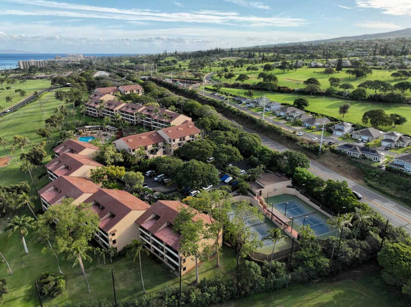 Kaanapali Royal’s elegant architecture complements the island’s natural beauty. Every detail reflects a commitment to comfort and style.