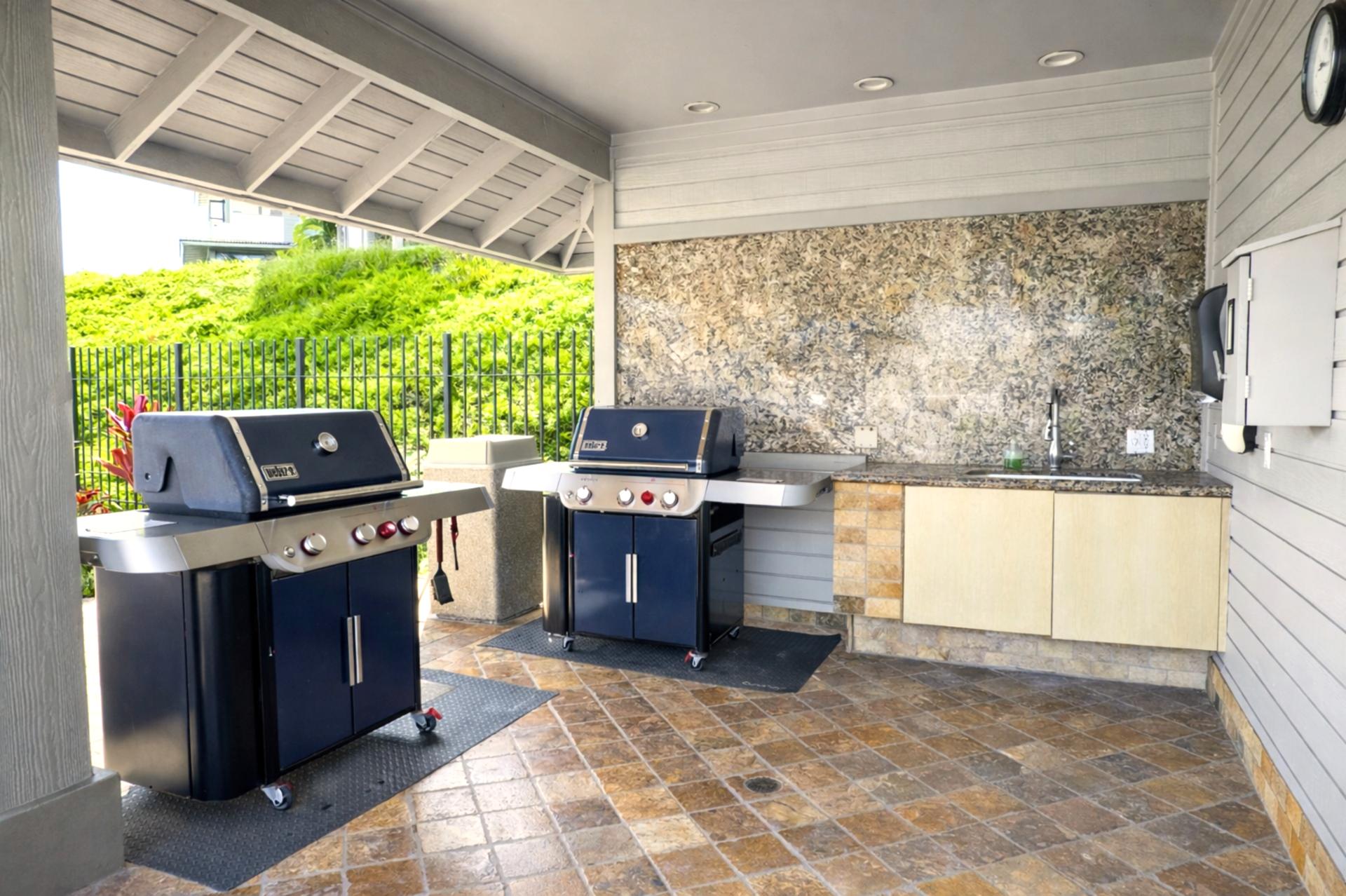 The outdoor BBQ grills are perfect for a casual, fun family meal. Gather around for freshly grilled island flavors under the open sky.