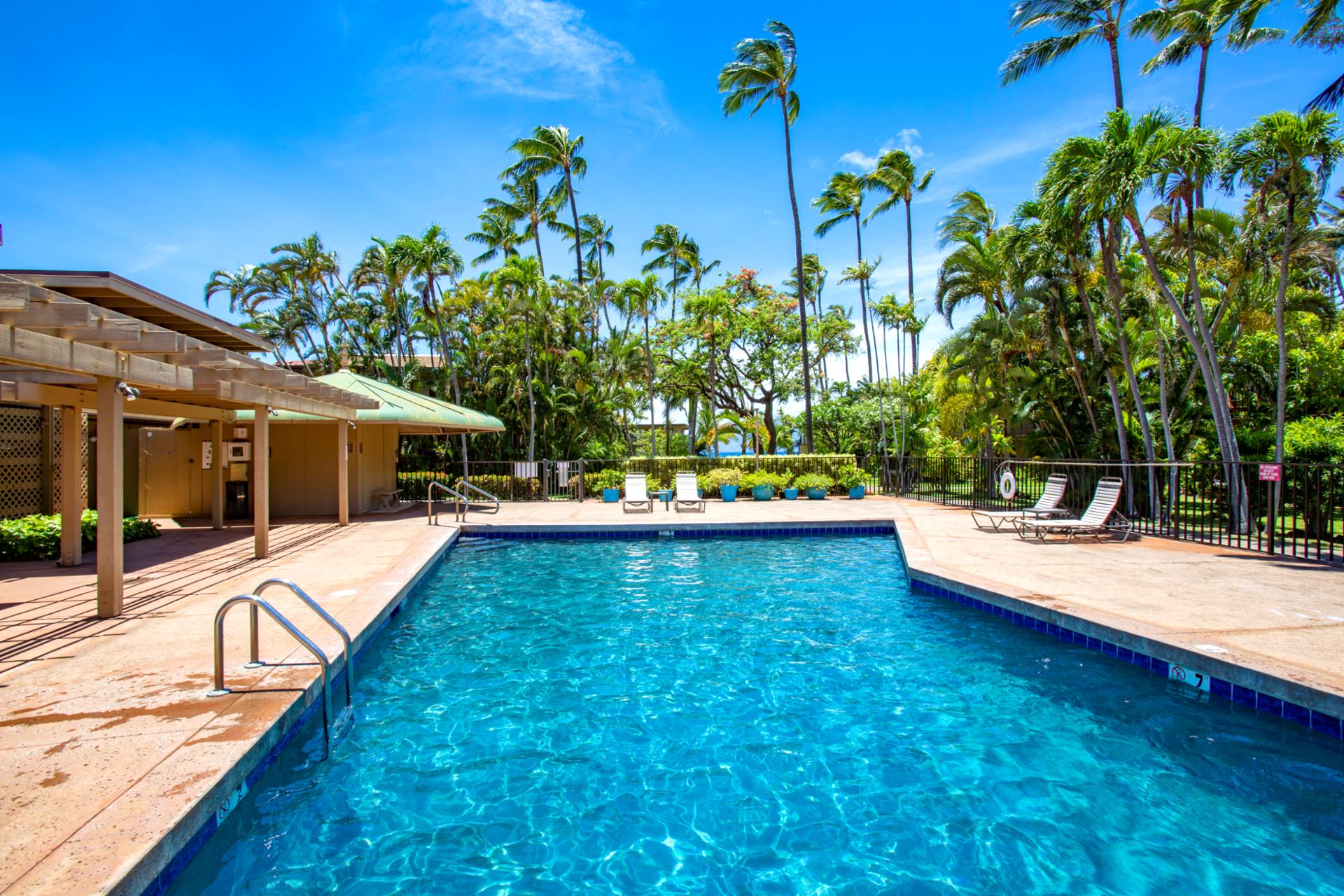 The poolside showers at Maui Sands provide refreshing relief after a swim. Practical amenities make your stay smooth and comfortable.