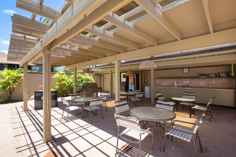 The open-air lounge at Maui Sands invites guests to relax and connect. Comfortable seating and ocean views make it a favorite gathering place.