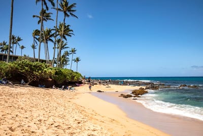 Discover Napili Bay’s tranquil beauty — soft golden sands, turquoise waters & luxury beachfront relaxation in Maui