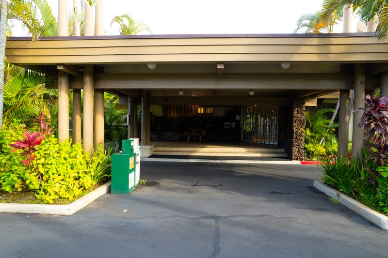 Maui dining at Kitchen 5315: ocean-inspired menus, tiki bar & lush resort atmosphere