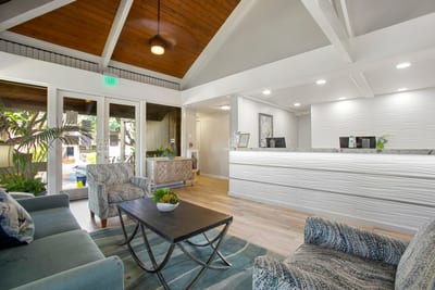 Enjoy the spacious clubhouse with its stunning ocean vistas. Papakea’s communal spaces are designed to foster relaxation and connection.