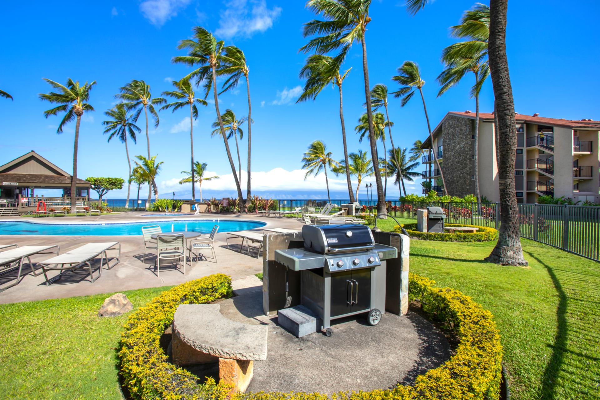 Gather around the BBQ grills with friends and family after a day on the beach. Papakea’s outdoor amenities make every meal a celebration.