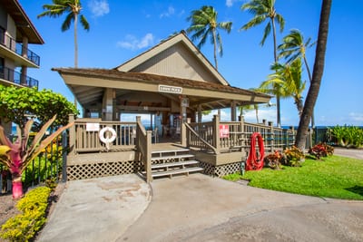 The nearby shops and restaurants are just a short walk away, blending convenience with island charm. Papakea offers the best of both worlds.