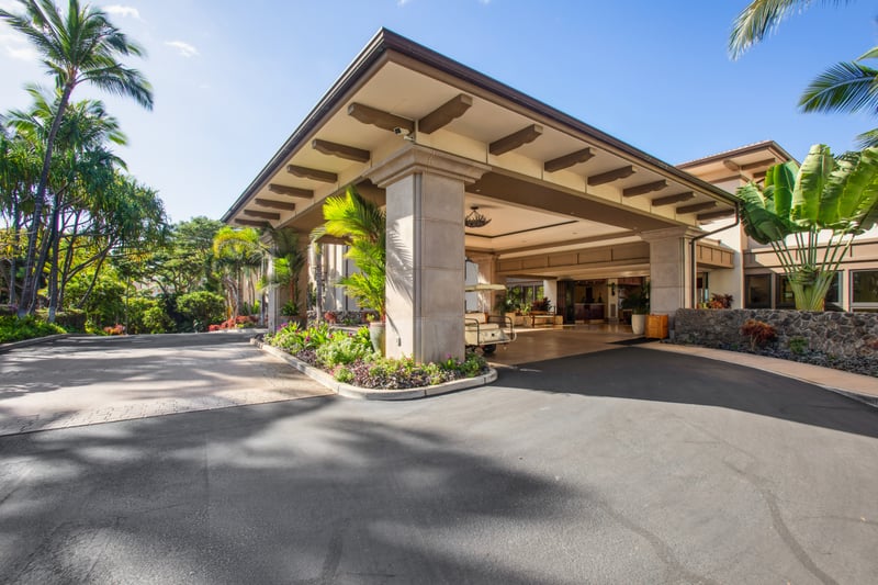 The private and covered entry is perfect for your arrival in the free rental car we'd love to give you (complimentary with every 6+ night stay! Only with KBM)