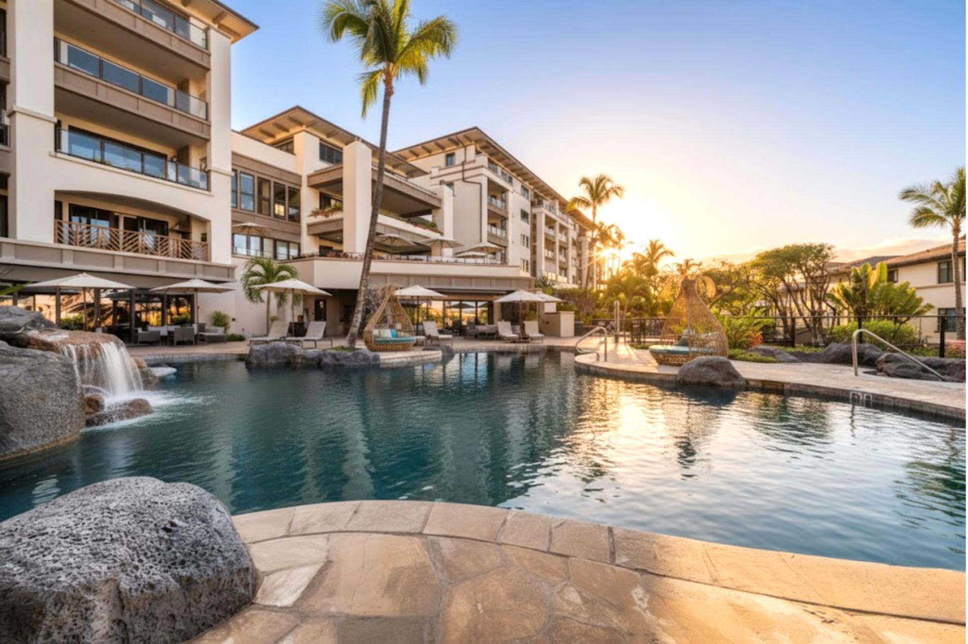 Relax in the private pools and hot tubs, while you bask in the Hawaiian sun.