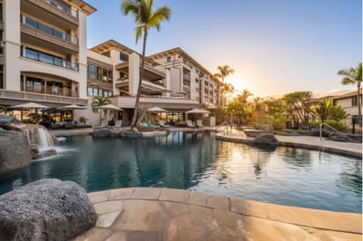 Relax in the private pools and hot tubs, while you bask in the Hawaiian sun.