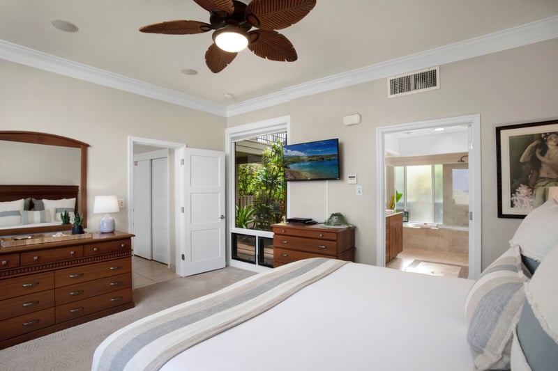 Wake up, walk out, and breathe in the tropics — this private lanai brings the island vibe right to your bedside