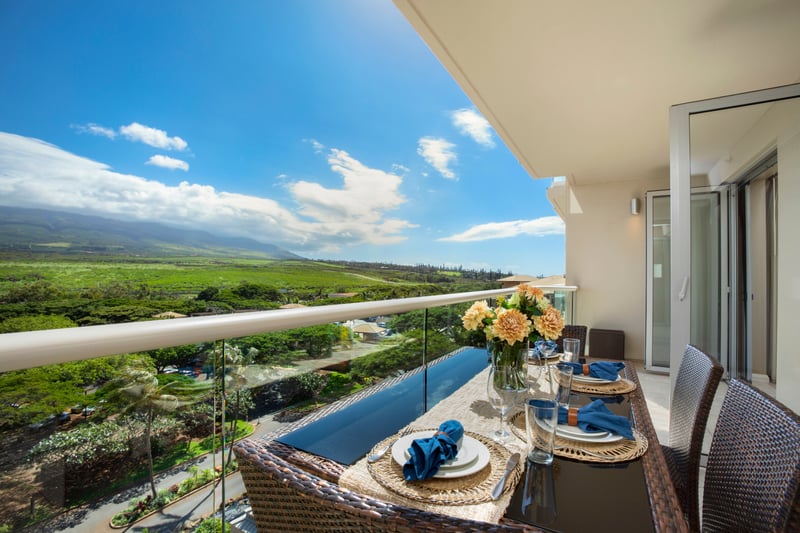 Dine alfresco, live aloha!