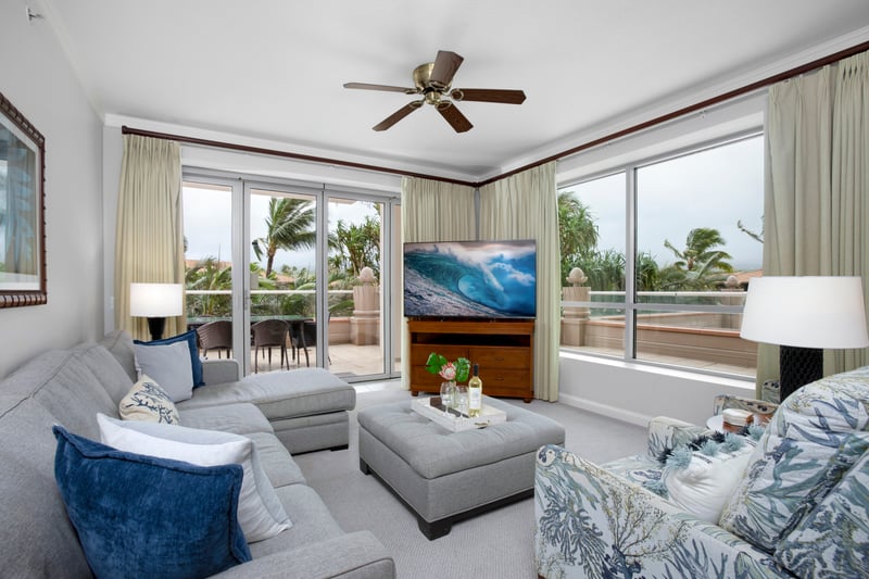 Ocean-Inspired Living Room with Tropical Views and Coastal Comfort HKK-220