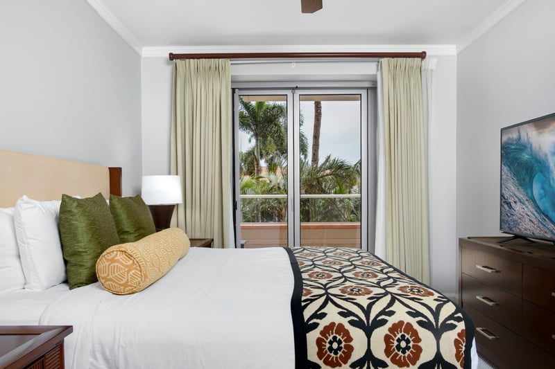 Tranquil bedroom retreat with tropical views and elegant island décor. HKK-220