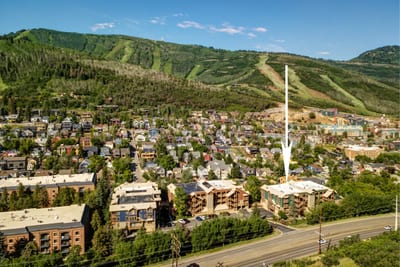 Take in peaceful views of Park City’s iconic mountain backdrop from your private balcony or hot tub. TPC-102C
