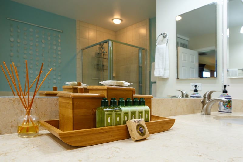 Upscale toiletries add spa-like touches to the master bath WCV-305