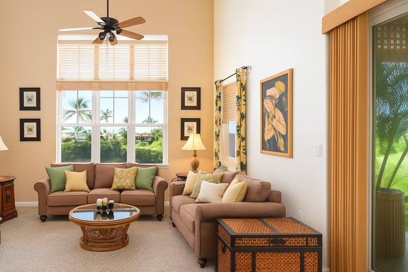 Large living room, high ceilings - perfect for your family and friends WCV-305