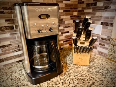 Convenient coffee maker and kitchen amenities FVW-L21