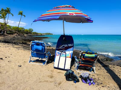 For added convenience there is an umbrella, chairs, and boogie board for your use FVW-L21