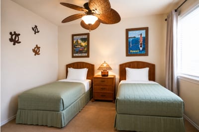 Guest bedroom with two twin beds or one king depending on your preference FVW-L21