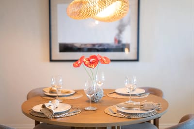 The dining table offers plenty of room for meals and conversation FVW-L21