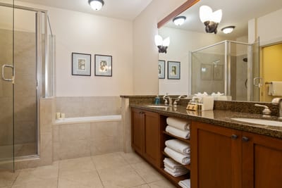 Dual sinks and ample counter space for a smooth morning routine HLI-12A