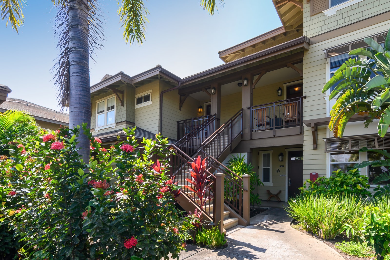 Beautiful resort setting filled with vibrant greenery