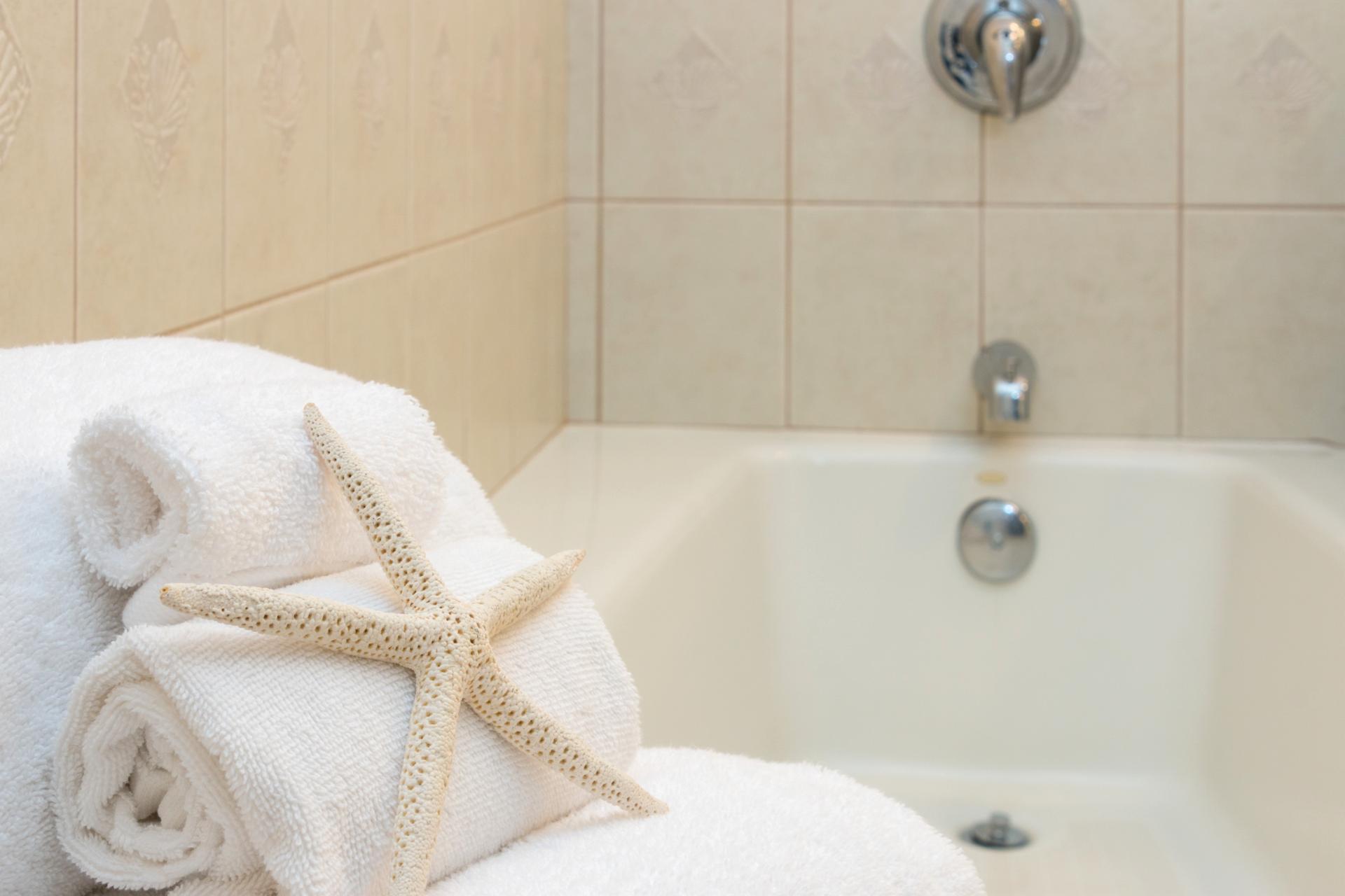 A starfish, a tub, and a towel—your vacation zen trio WCV-2004