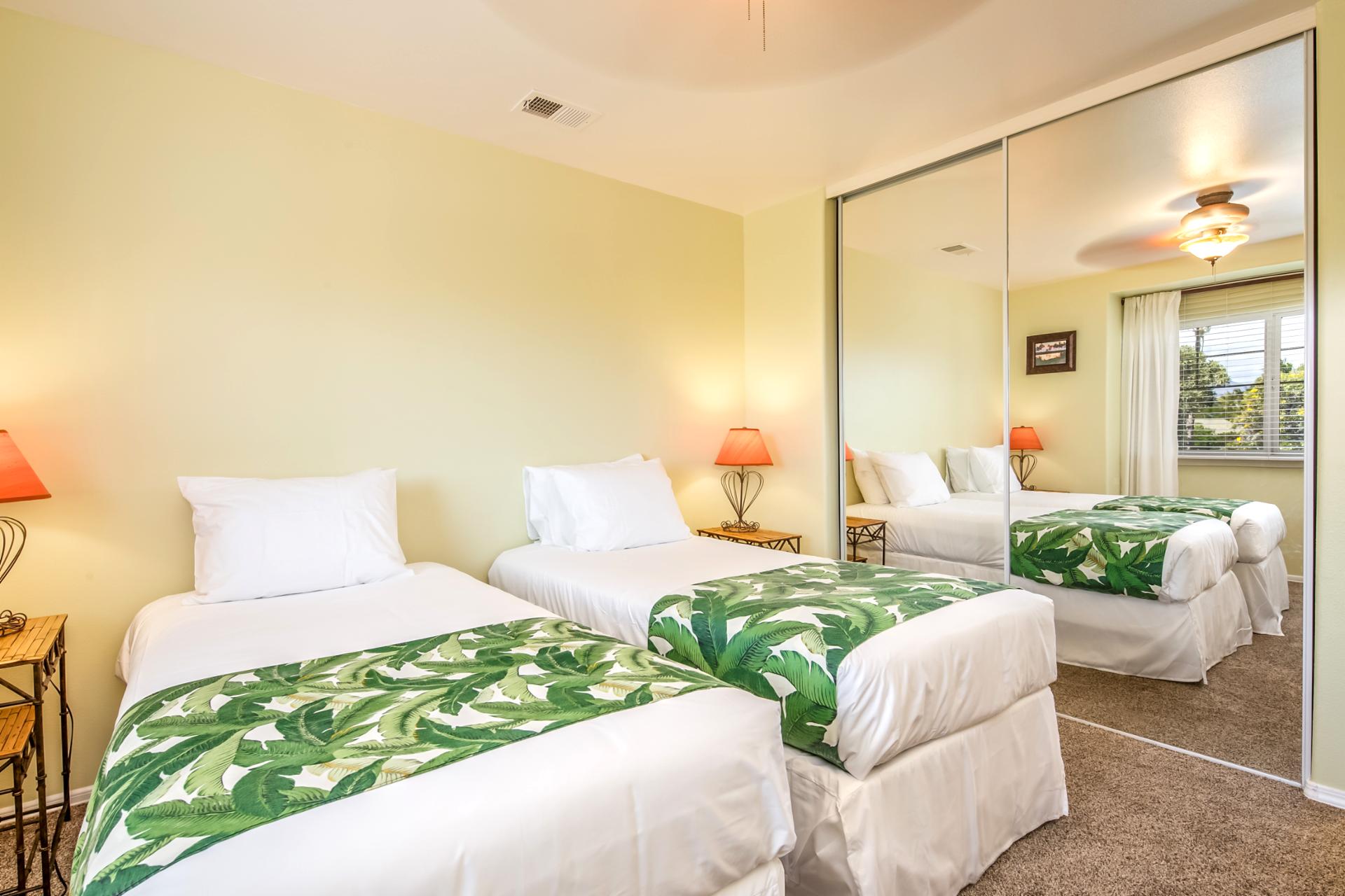 Bright and flexible twin bedroom—perfect for kids or friends WCV-2004