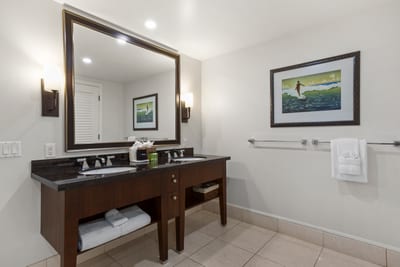 The master bath features granite finishes and walk-in shower
HKH-204