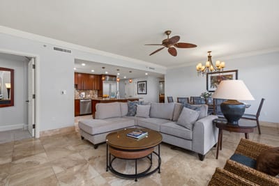 A relaxed space where you can sprawl out and really settle in
HKH-204