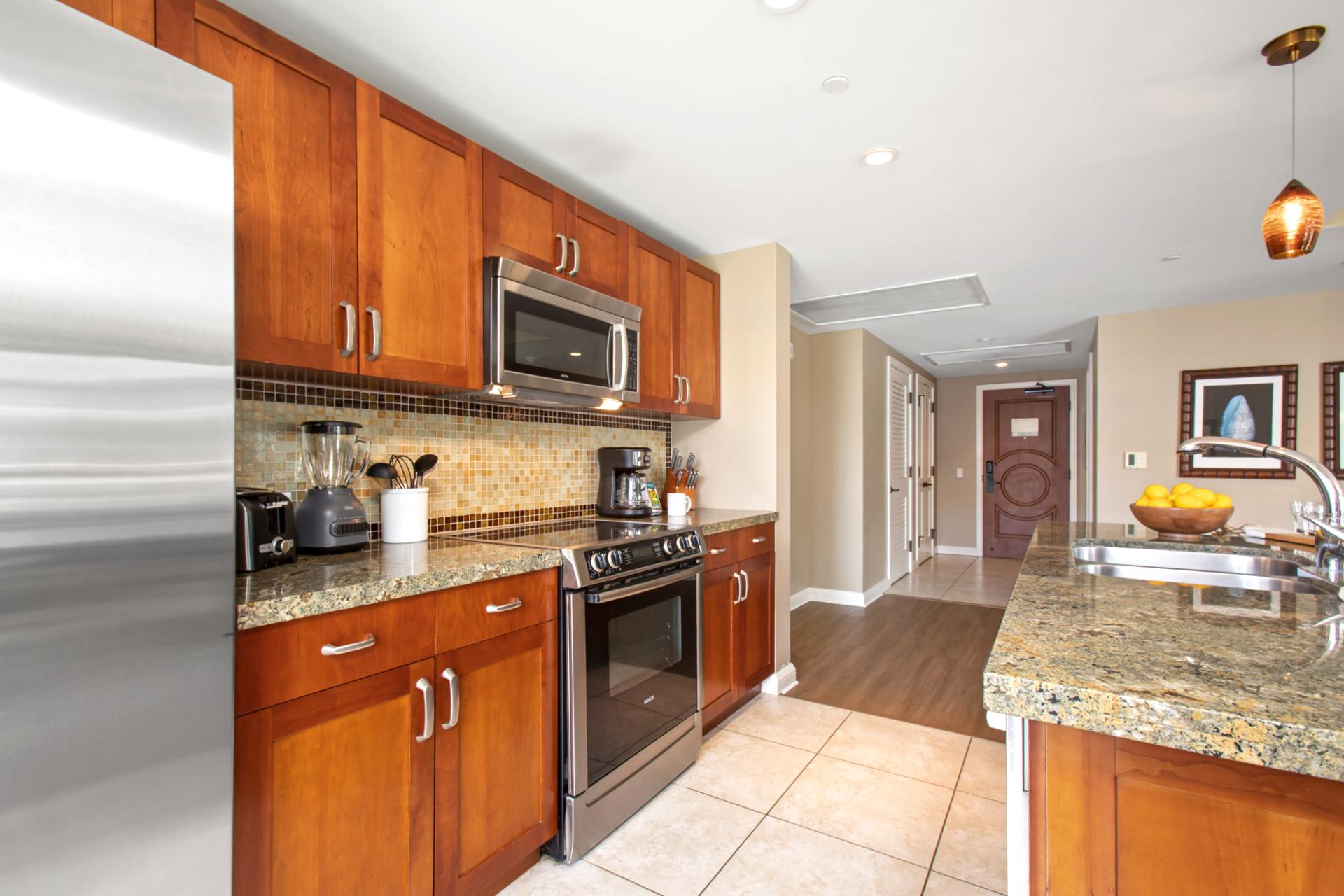 From casual breakfasts to festive evenings, this island kitchen blends island ease with everyday function