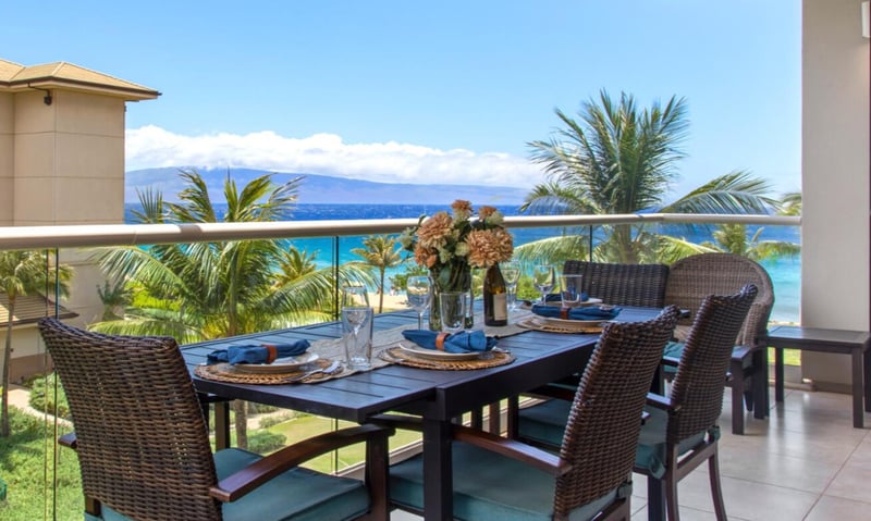 Island elegance in every breeze, this lanai is perfect for toasts, daydreams, and unforgettable sunsets
