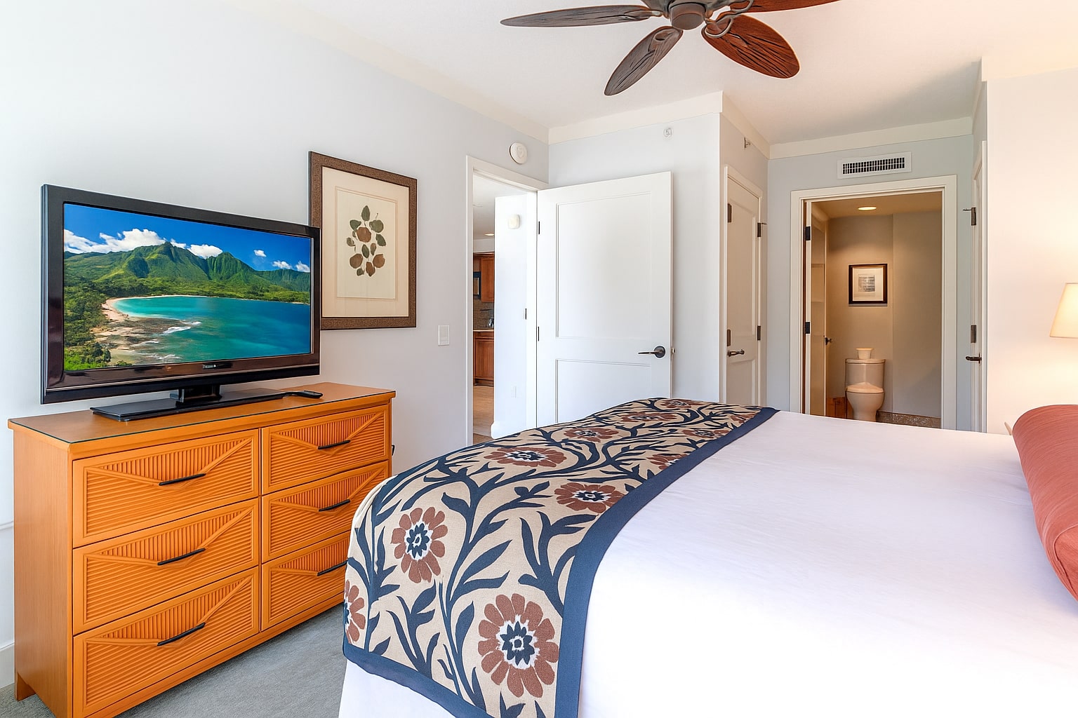 Relax, unwind, and soak in the Hawaiian vibes from your private retreat. HKH-412