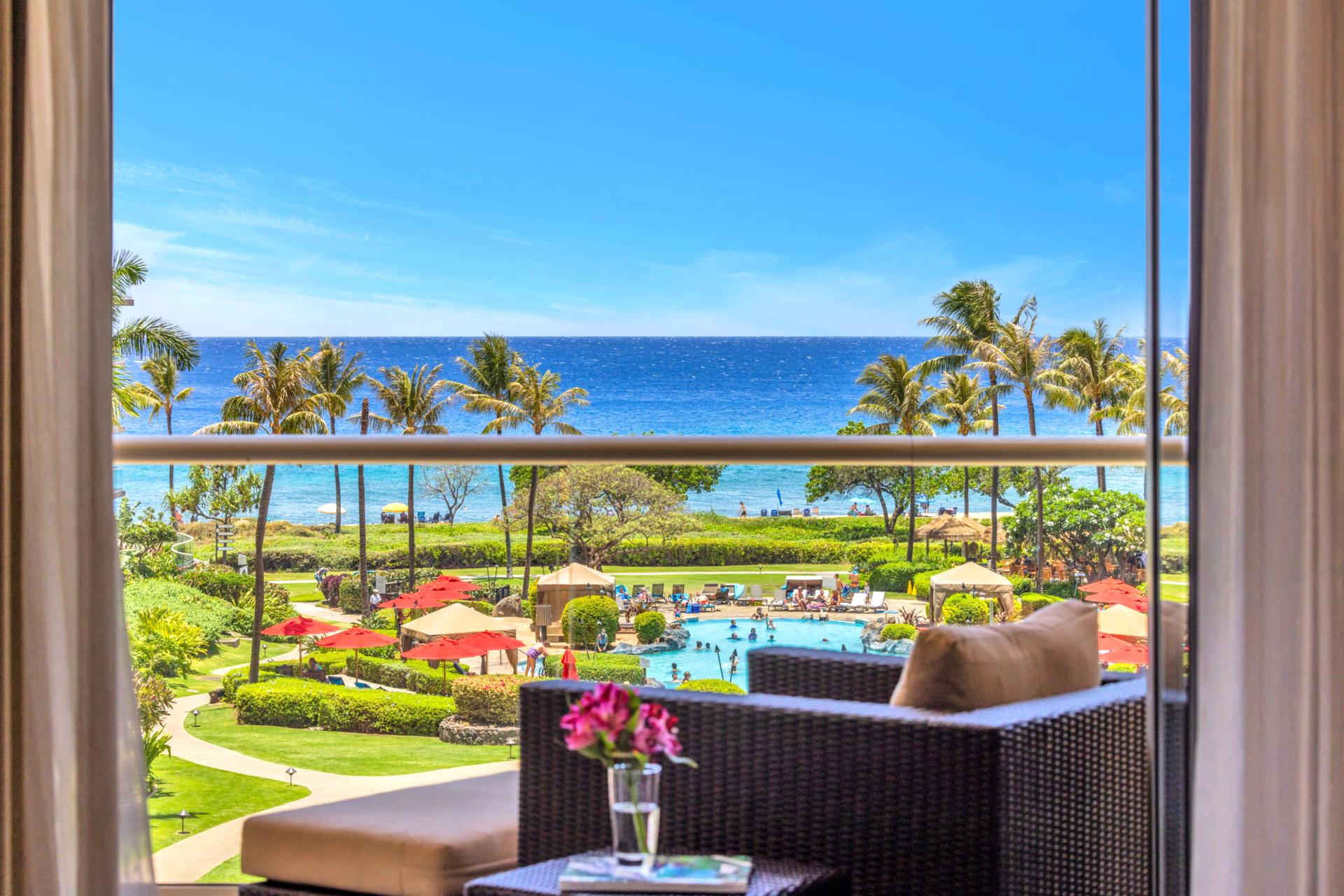Al fresco dining meets postcard-perfect views on this tropical balcony