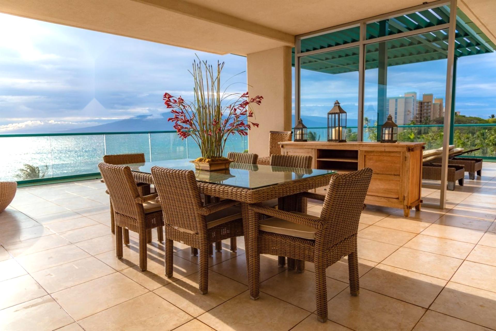 Dine under open skies with an ocean backdrop and the soundtrack of waves