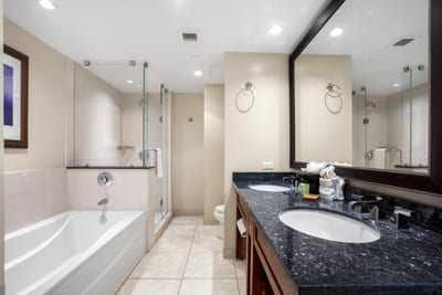 Dual sinks and spacious counters make mornings a breeze HKH-520