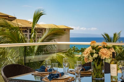 Dine amongst the palms while you sip wine and look out at the Pacific HKH-520