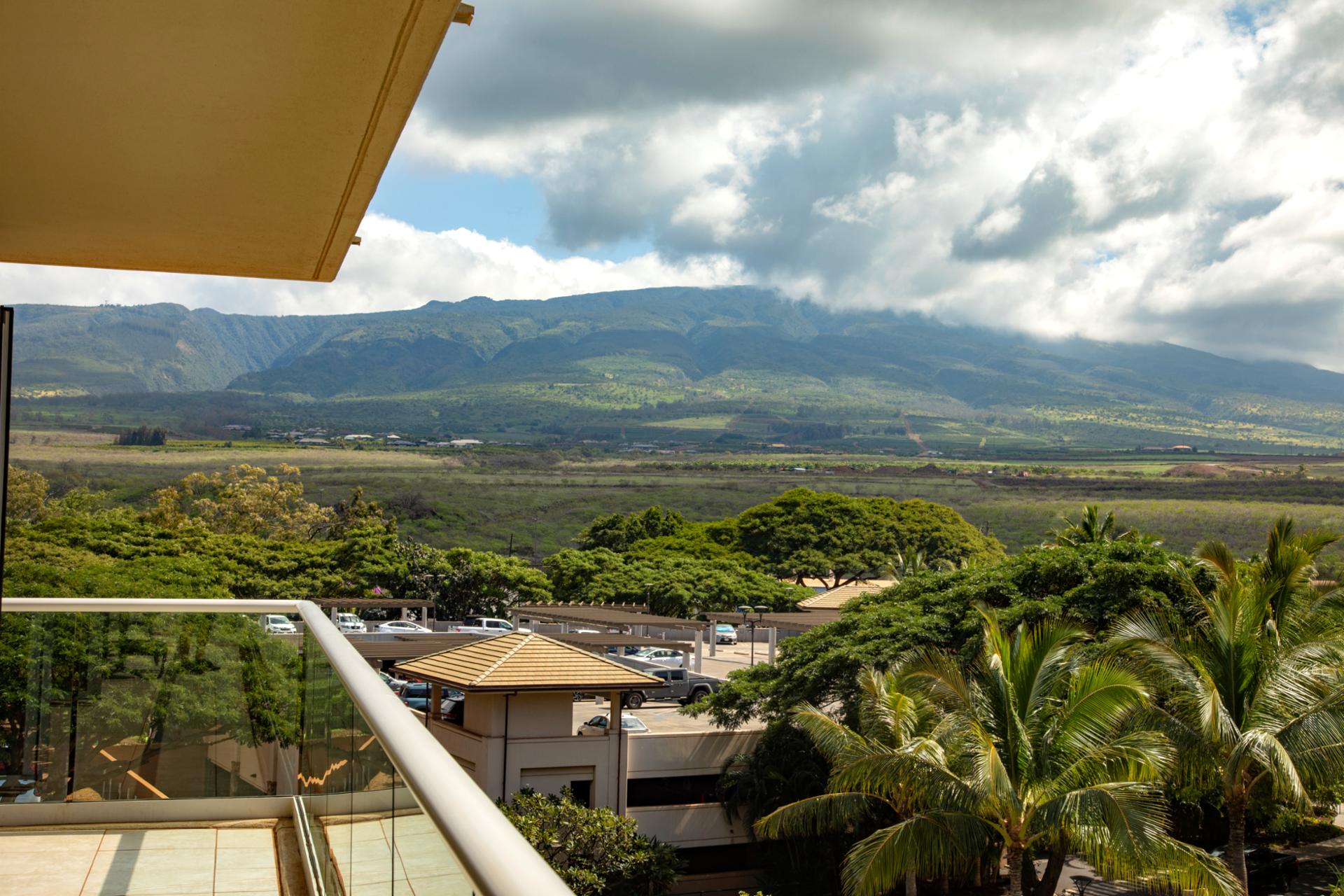 Hawaiian mountain views and fresh tropical air while you sip your morning coffee 