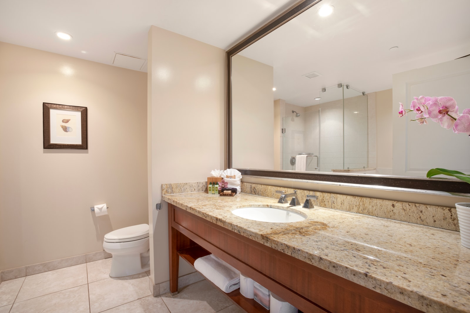    Refresh in a space that feels both airy and grounded HKH-537