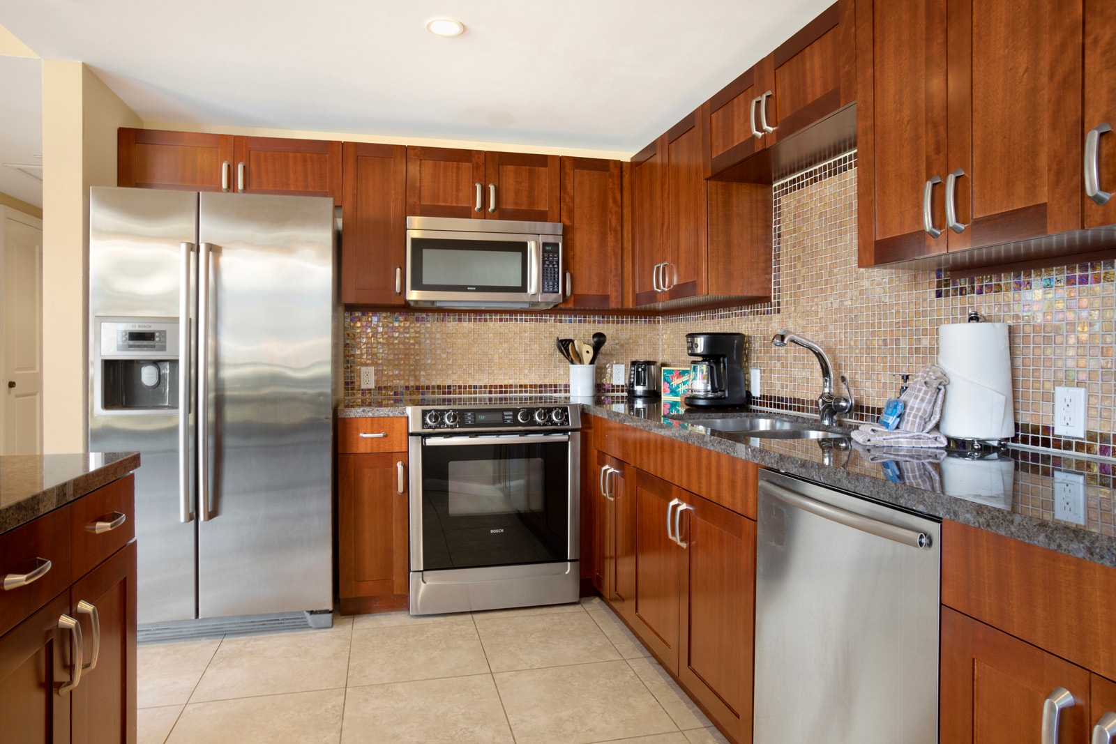 Enjoy the convenience of stainless steel appliances, rich wood cabinetry, and everything you need to cook in comfort HKH-537