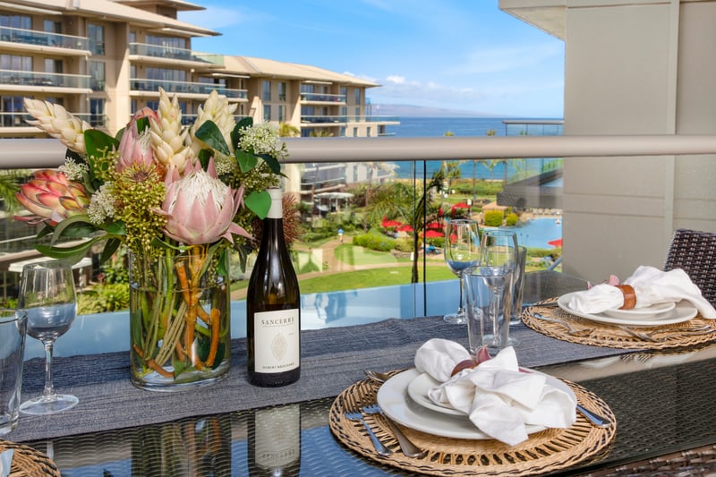 Enjoy all of your meals with an ocean view